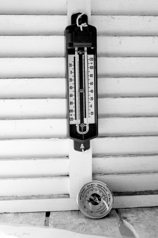 high-low thermometer and barometer